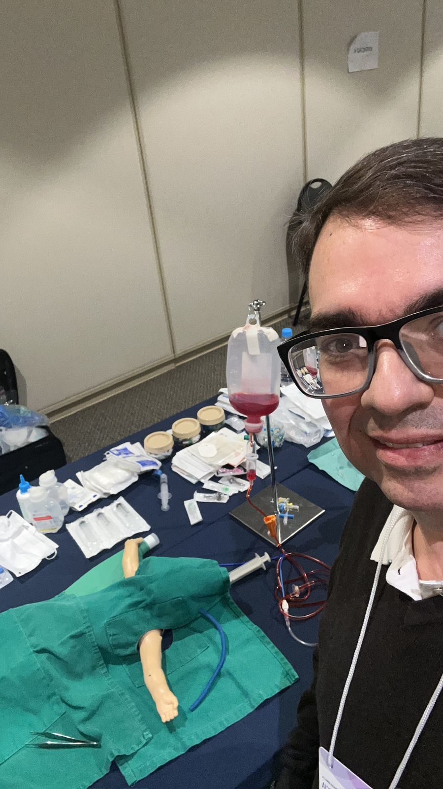 Dr. Henes em treinamento de reanimação neonatal